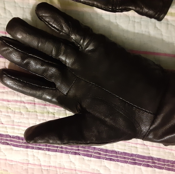 Ladies black leather dress gloves - Picture 3 of 16